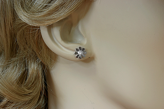 Cute 14k White Gold "Flower Power" Small Daisy Stud Earrings